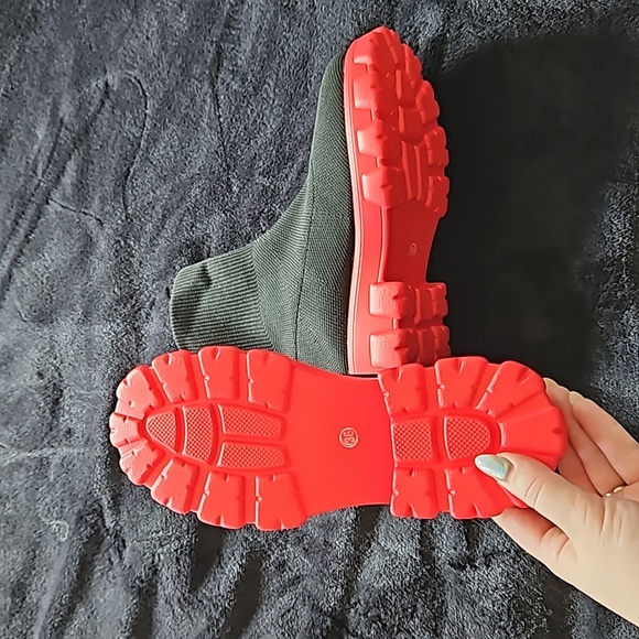 Black and red ankle boots - Picture 3 of 3